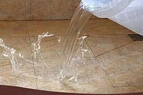 信丰漏水维修 免砸砖防水材料该如何施工